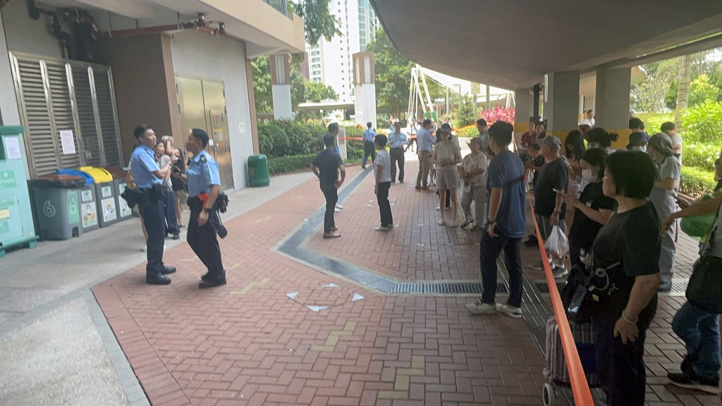 大批居民需要疏散。楊偉亨攝