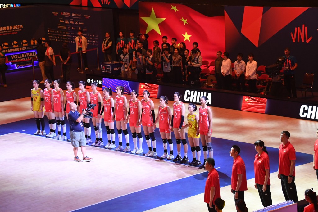  世界女排联赛香港站昨晚在红馆开锣，国家队借主场之利抢分，争取奥运资格。 吴家祺摄