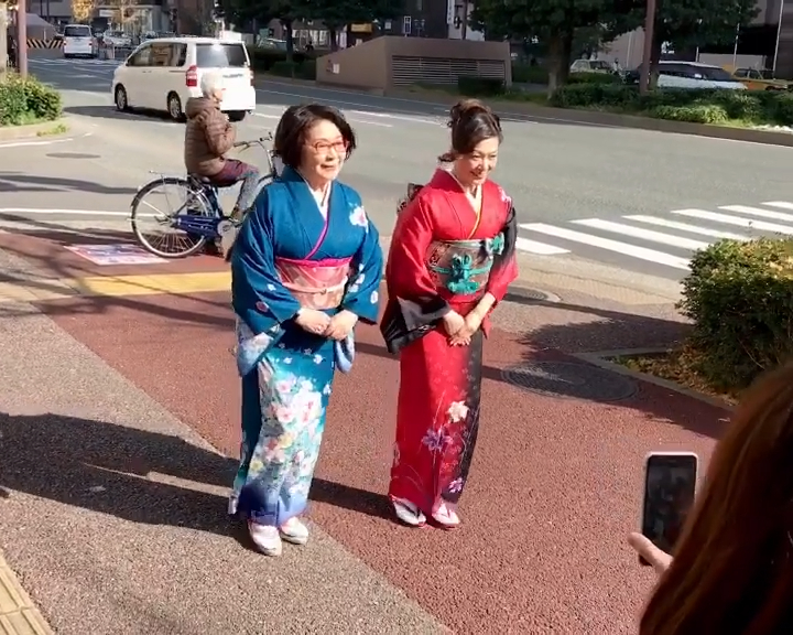 在2016年，兩人更一起參與奇妙電視節目《帶阿媽去旅行》。