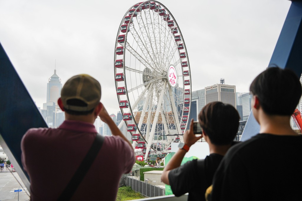 香港摩天輪是過夜旅客到訪的熱門景點。資料圖片