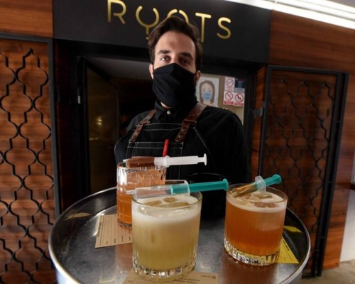 克羅地亞首都薩格勒布的一間酒吧「Roots」以疫苗作靈感研製出4款「疫苗雞尾酒」。