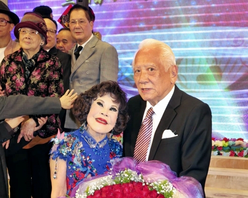 黃夏蕙表示85歲人第一次送花。