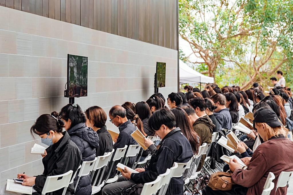 慈山寺昨晨進行「大埔宏福苑火災地藏菩薩拔度消災法會」。fb:Tsz Shan Monastery 慈山寺 慈山寺昨晨進行「大埔宏福苑火災地藏菩薩拔度消災法會」。fb:Tsz Shan Monastery 慈山寺