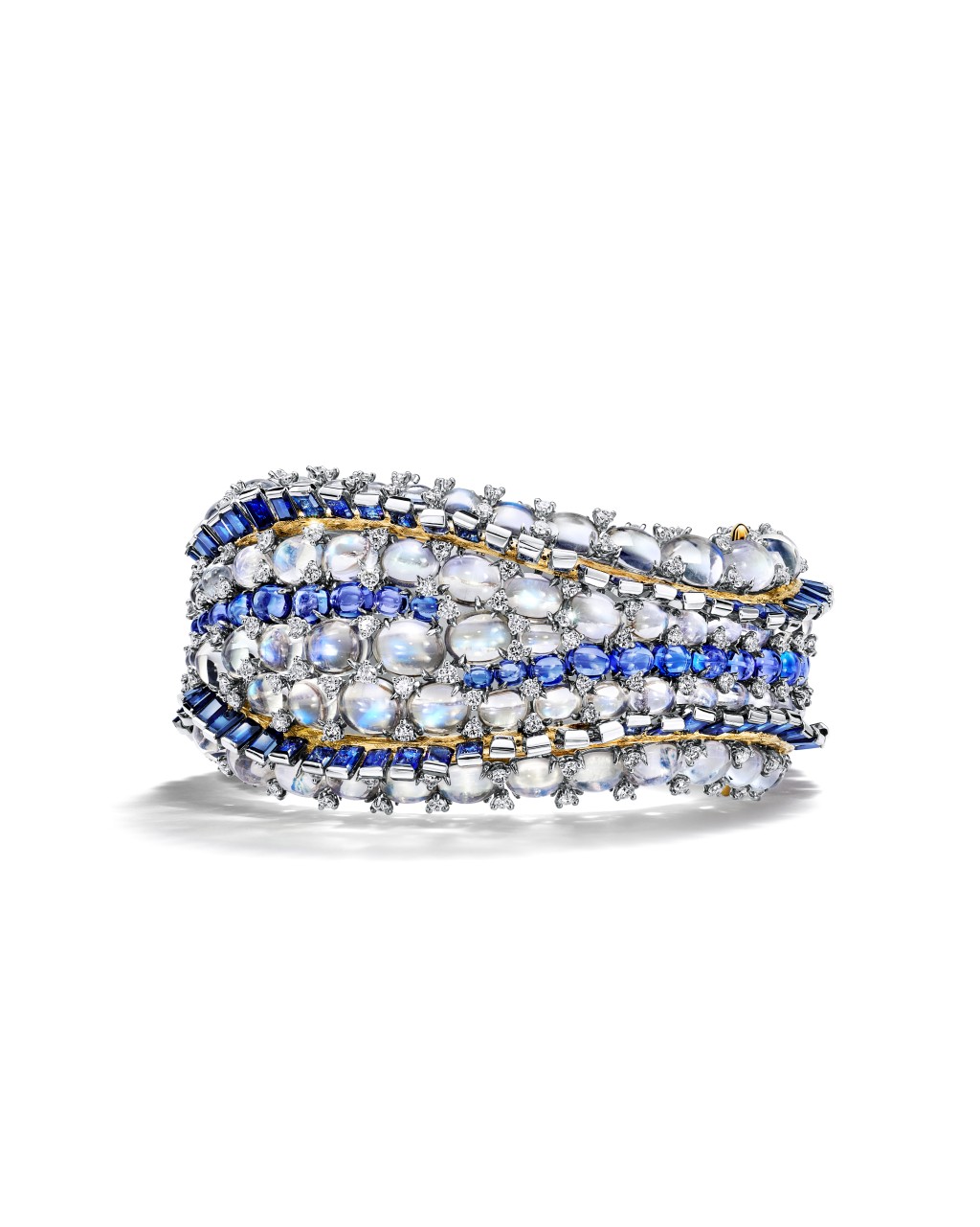 花舞海葵（Sea Anemone）主题铂金及18K黄金手镯，镶嵌蓝宝石、蓝宝石、坦桑石、月亮石及钻石。
