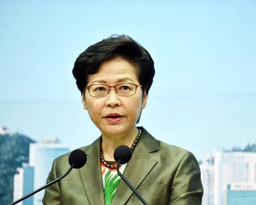 林鄭月娥指，社交媒體欠缺監督，長期散播假消息。
