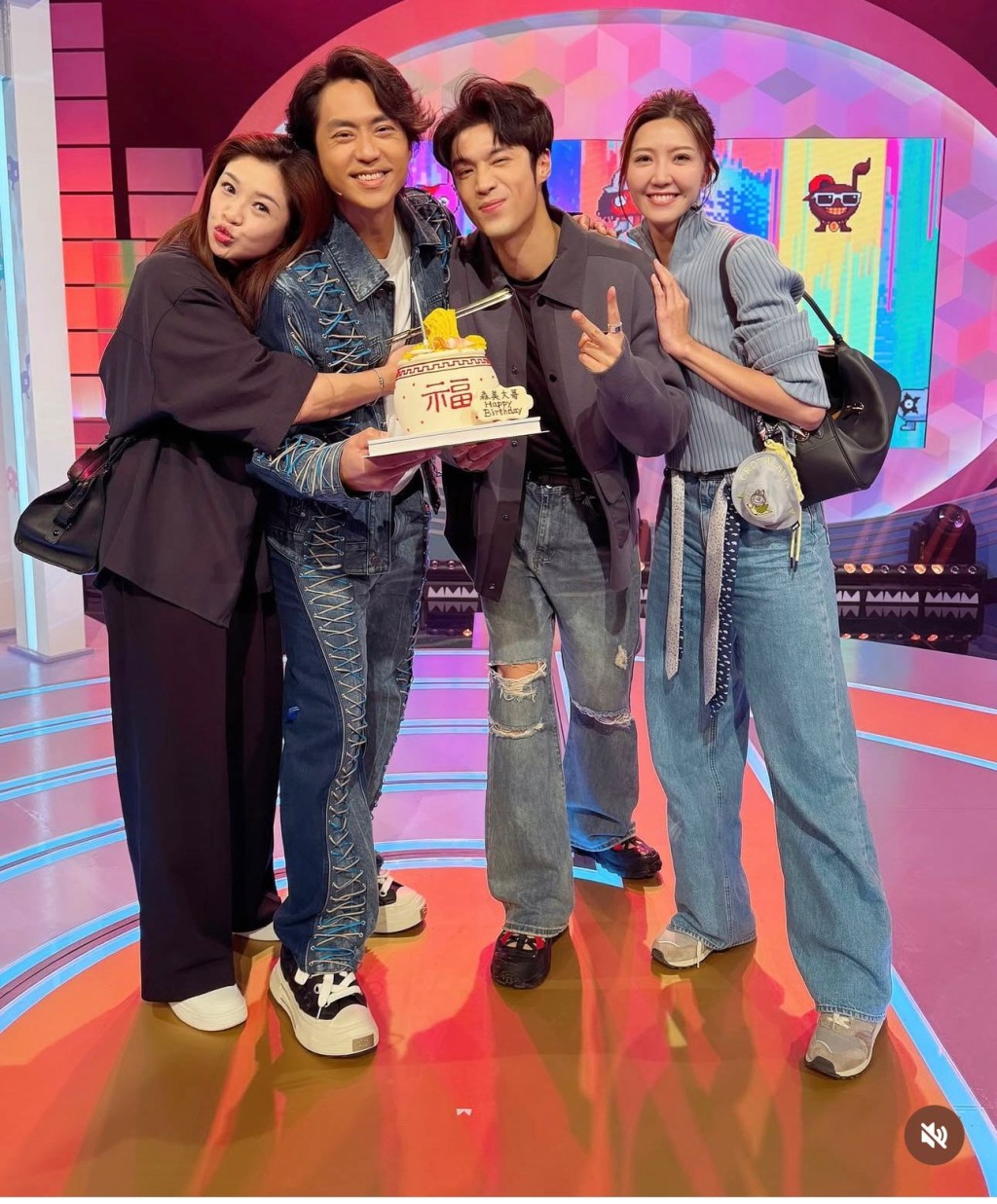 森美與麥美恩、丁子朗及吳若希因主持《森美旅行團》而成為好友。 森美與麥美恩、丁子朗及吳若希因主持《森美旅行團》而成為好友。