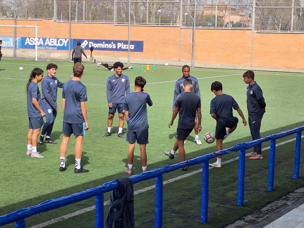 肇堂于雷加尼斯与高水平球员同场进行训练。公关提供