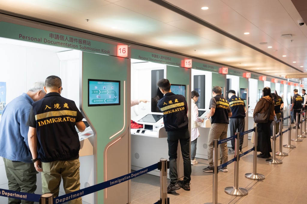 入境處為受影響居民安排一個特別服務時段,開放入境處總部的辦事處為受影響的居民辦理相關申請。 入境處為受影響居民安排一個特別服務時段,開放入境處總部的辦事處為受影響的居民辦理相關申請。