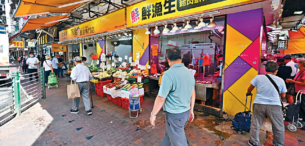 ■桂林街一間凍肉店涉嫌阻街。
■桂林街一間凍肉店涉嫌阻街。