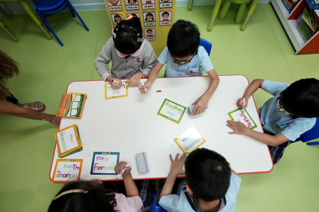 有幼稚園校長指，校方定期辦家長會，提醒加強孩童自我保護能力的重要性。