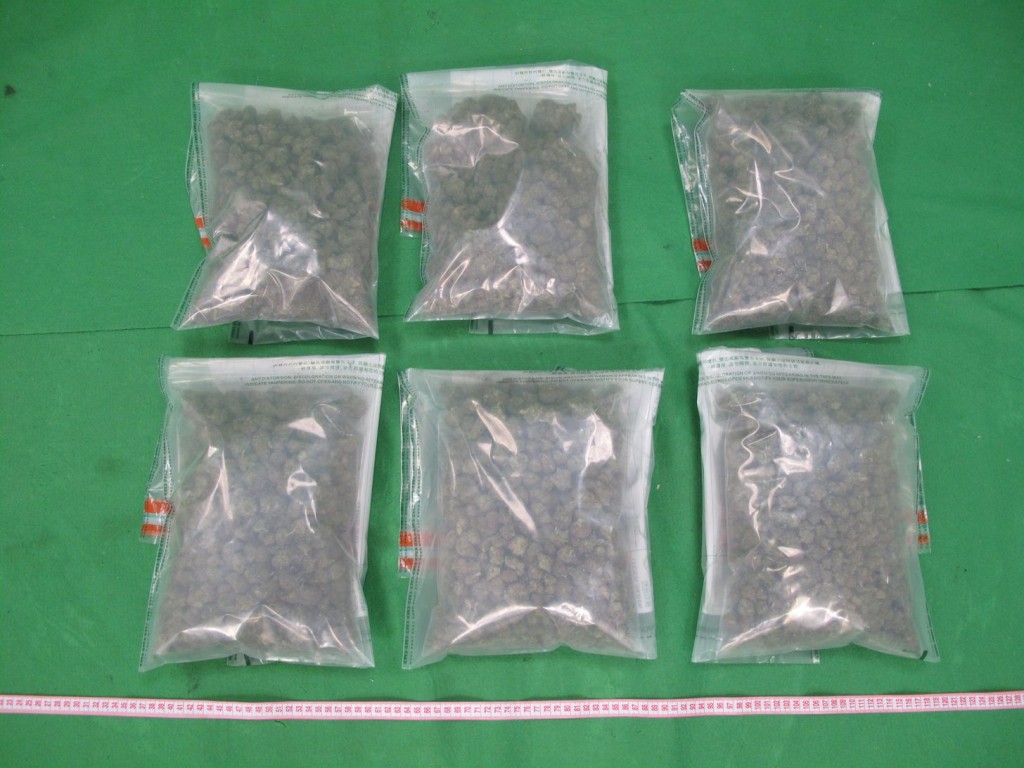 海關檢獲共約4.1公斤懷疑大麻花,估計市值約73萬元。政府新聞處圖片