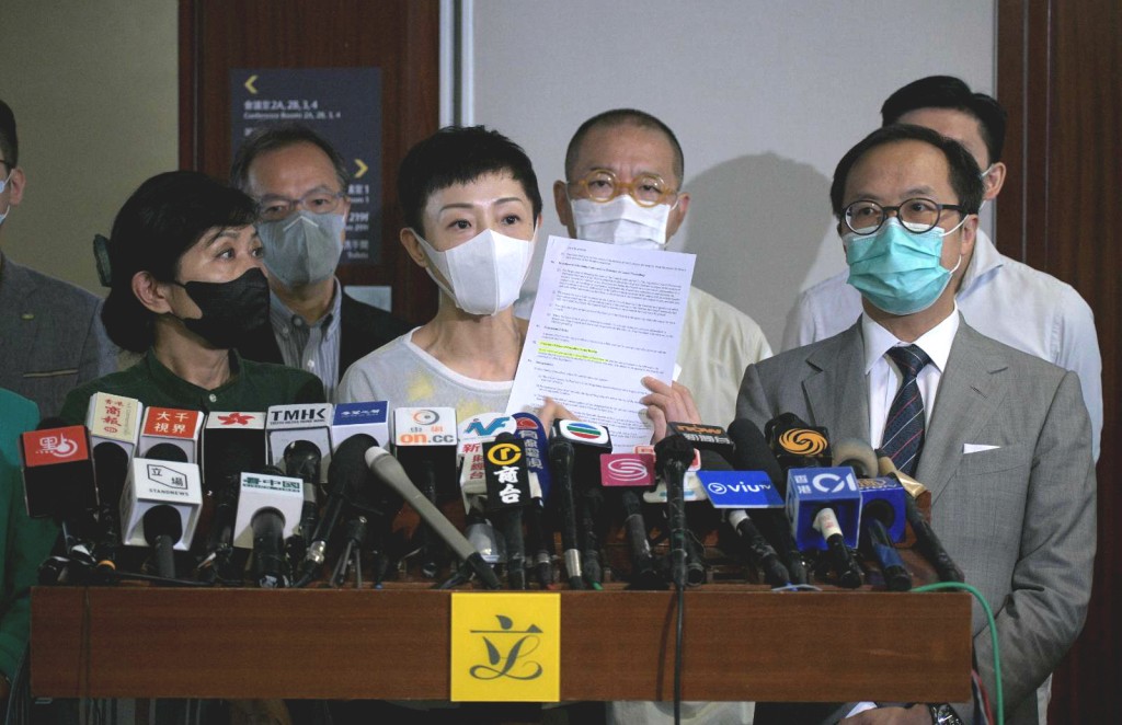 民主派批評梁君彥「剪布」是越權。