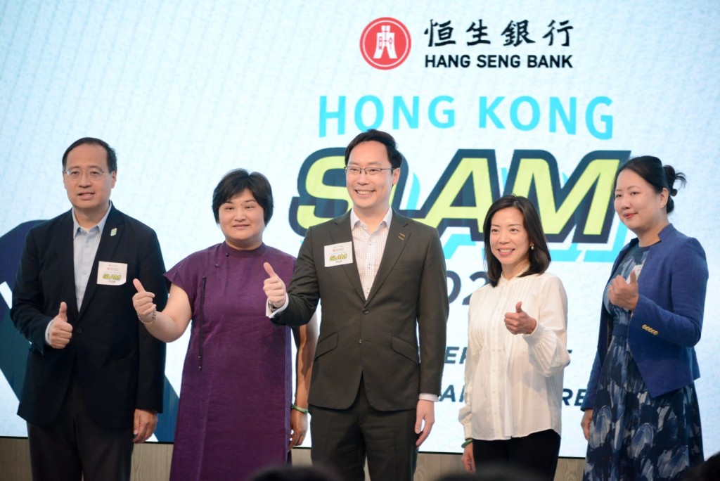 文体旅局体育专员蔡建斌(中)、恒生银行执行董事兼行政总裁林慧虹(右2)出席“PPA亚洲职业匹克球巡回赛1500 - 恒生银行香港大满贯2026”新闻发布会。摄影：杨功煜