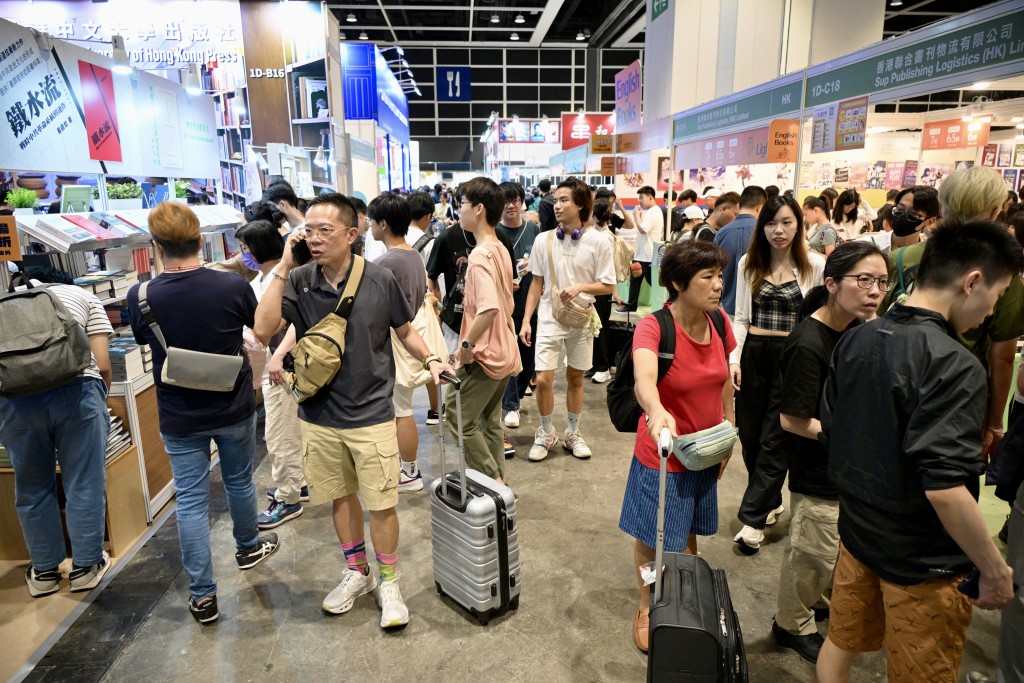 書展進入倒數第二天，今日人流仍旺。蘇正謙攝