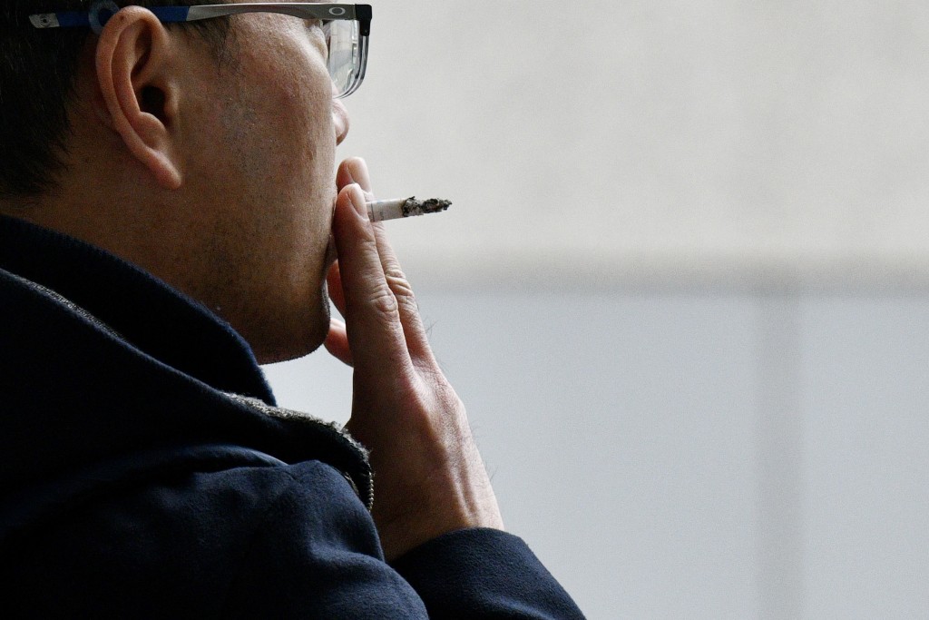 卢启律指加烟税后烟民普遍会选买较平价香烟。资料图片