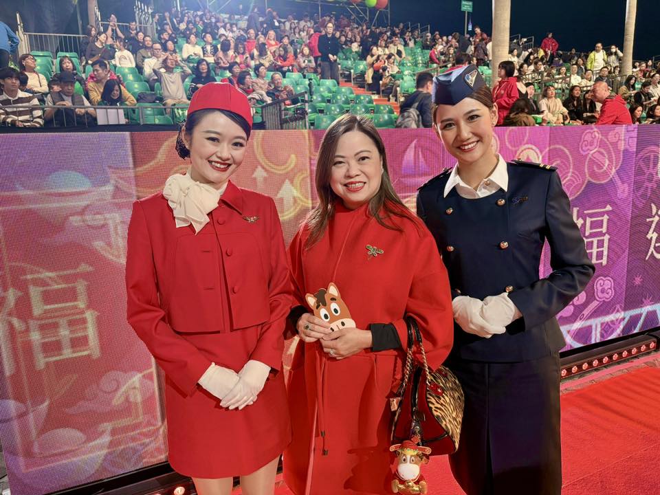 她認為國泰航空80周年出動穿上歷來各款機艙服務員制服的同事傾力演出，既懷舊又十分吸引。