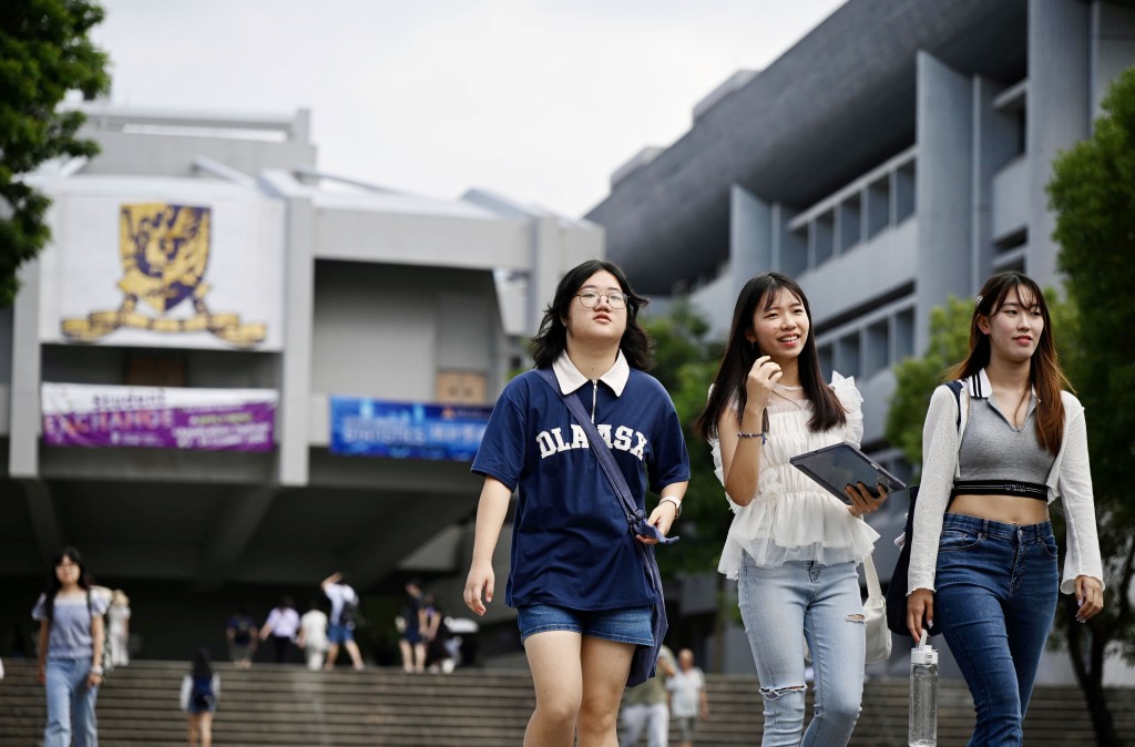 至于非本地生的学费，本学年起调整至约14万至18万元。 资料图片