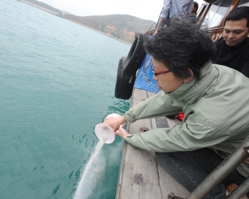 深圳推綠色殯葬，海葬骨灰每具可獲3000元人仔。資料圖片