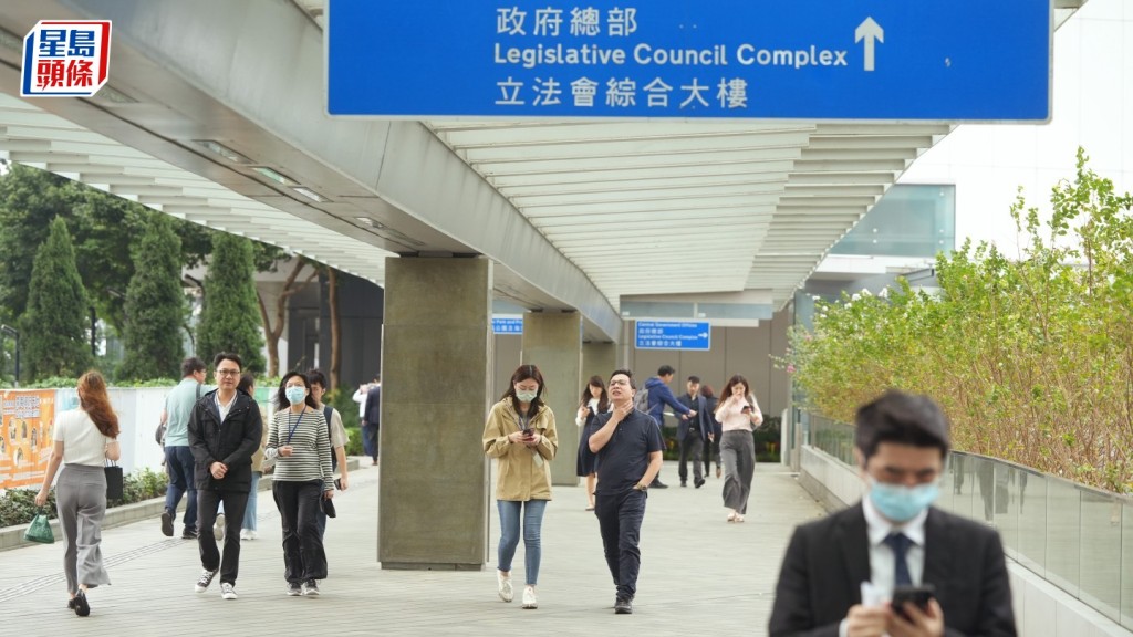 政府 : 過去3年多共增加32個公務員首長級職位。資料圖片