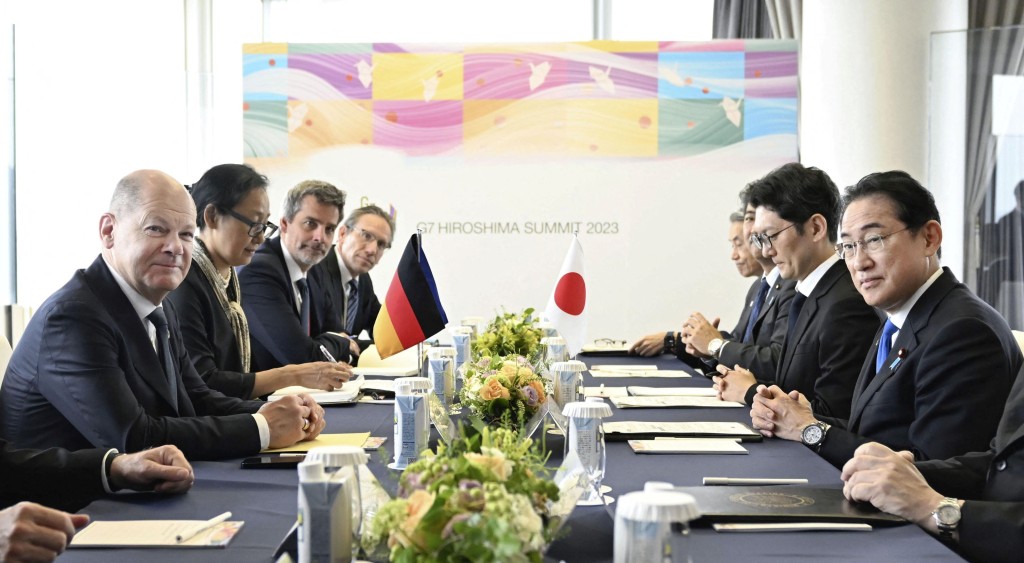德国总理朔尔茨在七国集团领导人峰会期间与日本首相岸田文雄举行双边会晤。reuters