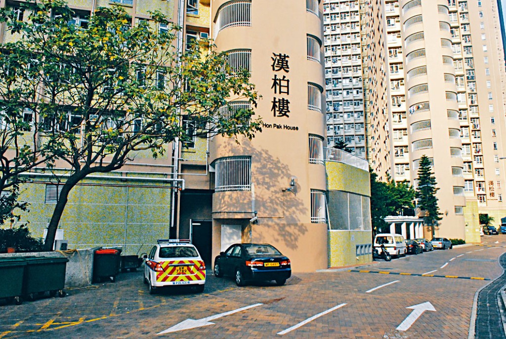 被告获分配秀茂坪云汉邨汉柏楼一公屋单位。