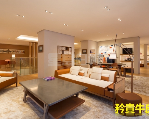 爱马仕于中环的全新专门店，其中位于1楼的家居世界，是品牌于香港最大的家品部，大至沙发灯具，小至餐具饰品等，展示爱马仕风格的奢华家居。