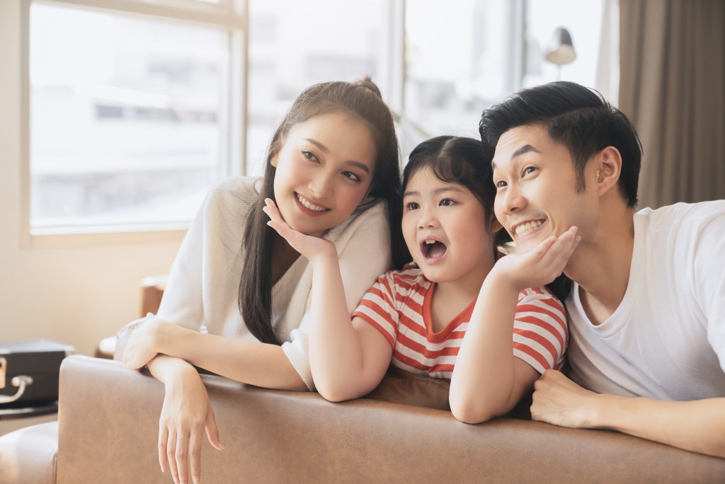 幼儿时期，父母形象有如超人般万能。