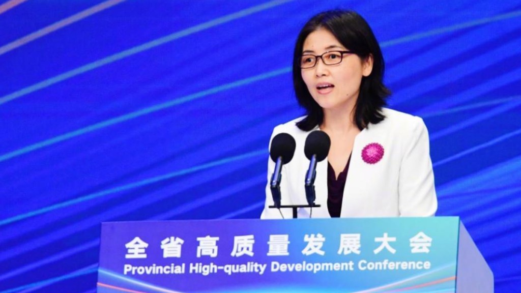 深圳湾实验室主任颜宁在广东省高质量发展大会上发言。