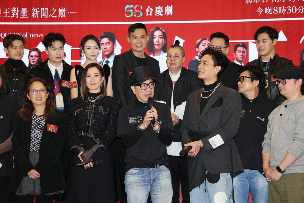 總監製鍾澍佳(戴帽者)說過拍「許詩晴外傳」。 總監製鍾澍佳(戴帽者)說過拍「許詩晴外傳」。