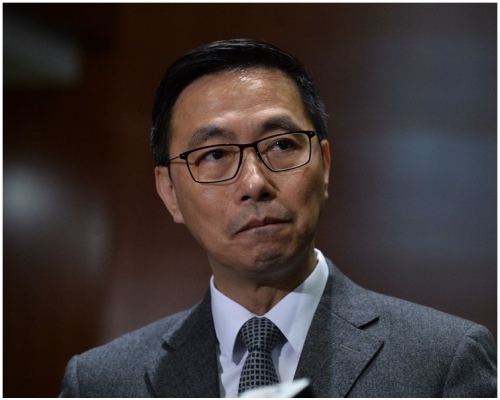 楊潤雄就小學及幼稚園停課見傳媒。