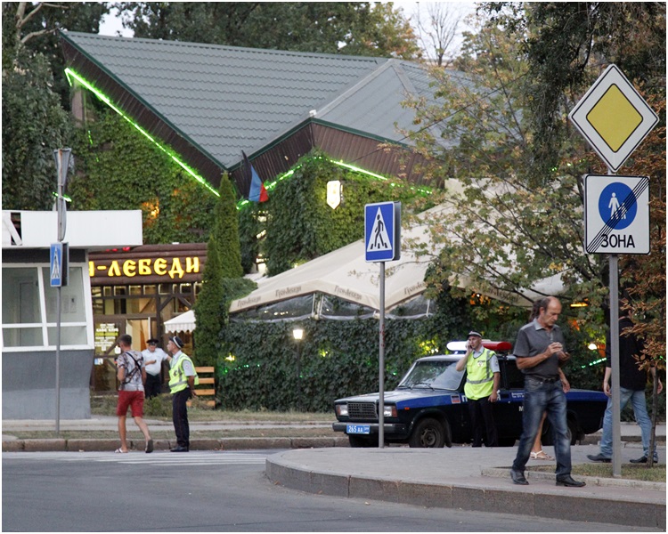 扎哈爾琴科在東部城市頓涅茨克市內一間咖啡室內被炸死。AP  