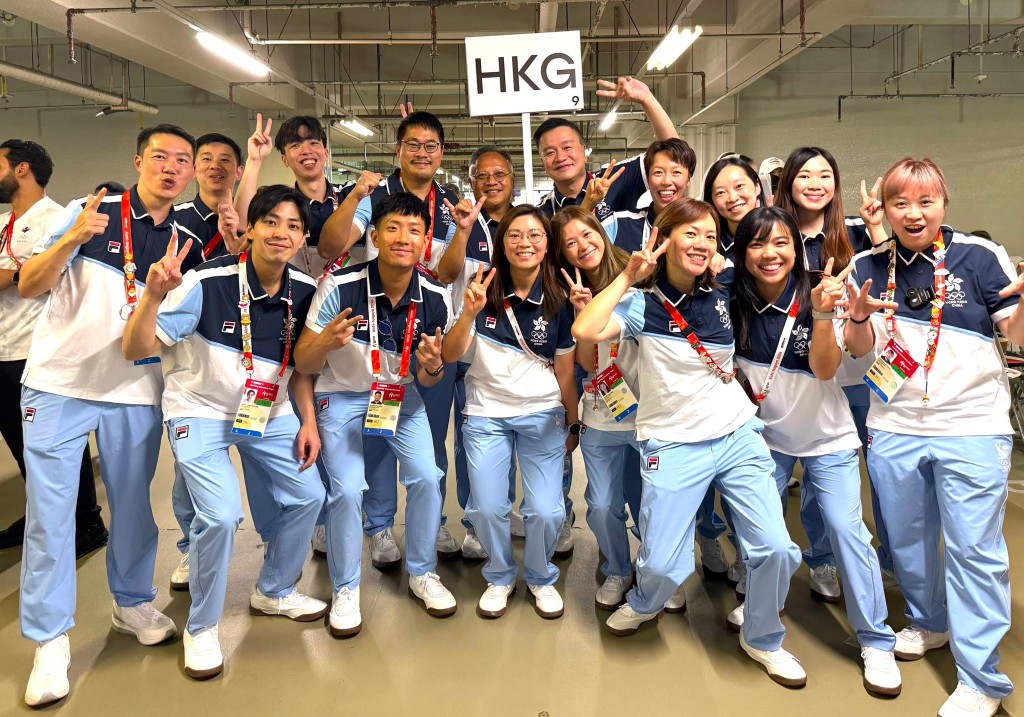 中大醫學院副院長(內地事務)容樹恆率領醫療團隊,為港隊提供賽事支援。 中大醫學院副院長(內地事務)容樹恆率領醫療團隊,為港隊提供賽事支援。