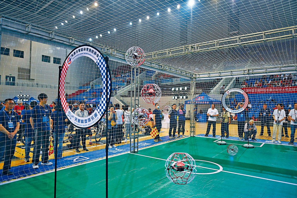 近年越來越多中小學把無人機元素納入STEAM課程，「無人機足球」迅速冒起。