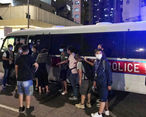 警方突擊搜查屯門建發街一工業大廈一個單位，以及元朗媽橫路兩間店鋪。警方圖片