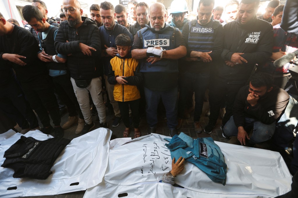 半島電視台指以色列當局蓄意攻擊並殺害了該台的幾名記者。路透社
