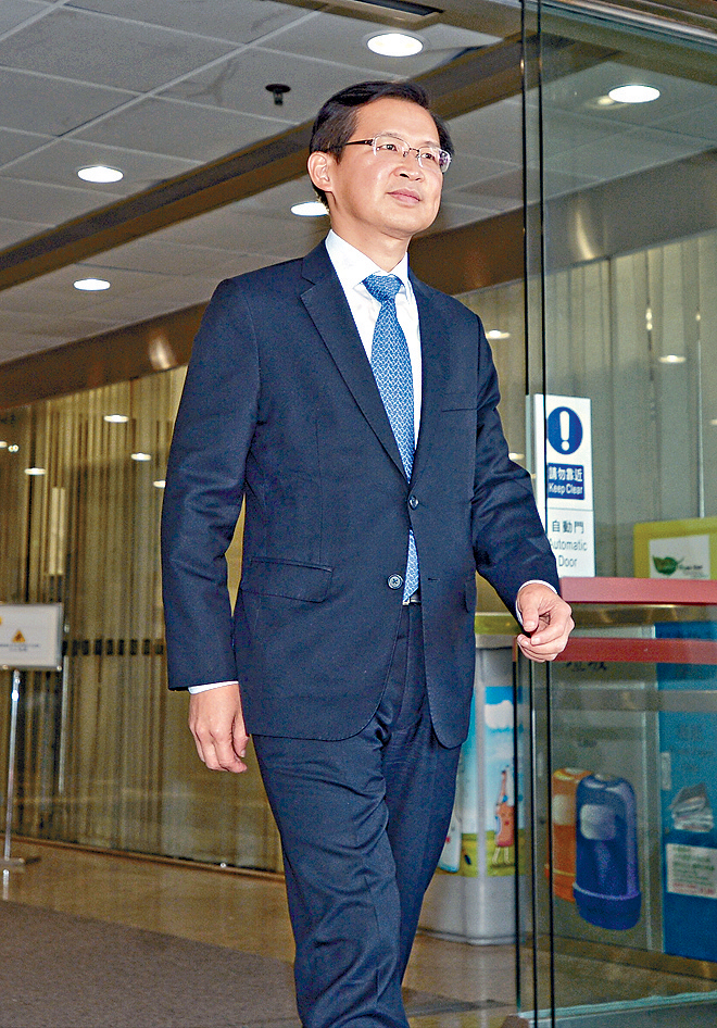 曹貴子雖未正式任命為「第一信用金融」董事,卻以事實董事身份參與管理,影響公司運作。