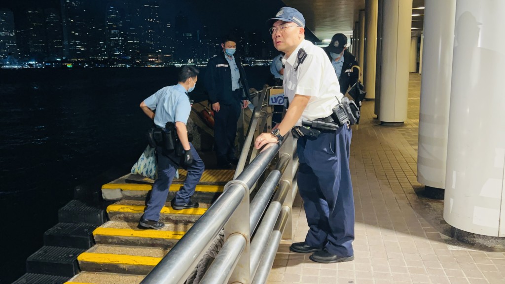 警員到場調查。蔡楚輝攝