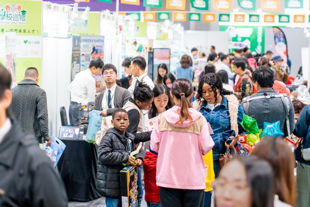 不同地區家長親臨展覽,一站式集中了解香港不同學校特色及辦學理念。 不同地區家長親臨展覽,一站式集中了解香港不同學校特色及辦學理念。