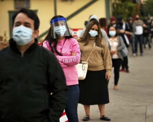美國至今有1,530多萬人確診新冠肺炎,超過28.7萬人死亡。AP圖片