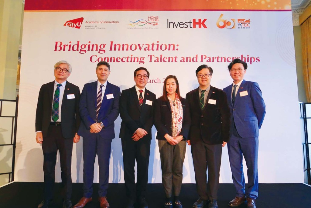 倫敦的研討會暨交流酒會由駐倫敦經貿辦處長周雪梅女士（右三）、城大協理副校長（創新）及城大創新學院院長謝智剛教授（左三）擔任主禮嘉賓。兩人與英國倫敦帝國學院化學工程學系主任Omar Matar教授（左二）、城大協理副校長（企業）何頌賢教授（右二）、城大創新學院副院長郭致偉教授（左一）及劉特斌教授（右一）合影。