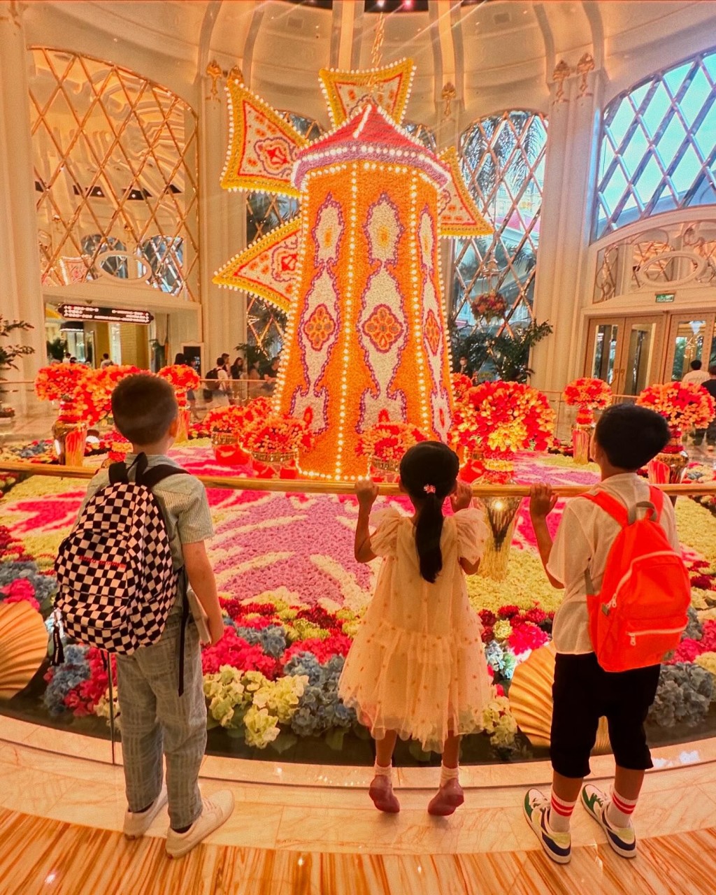 車婉婉昨日（18日）在IG貼出與謝天華一家四口去澳門水上樂園玩的照片。