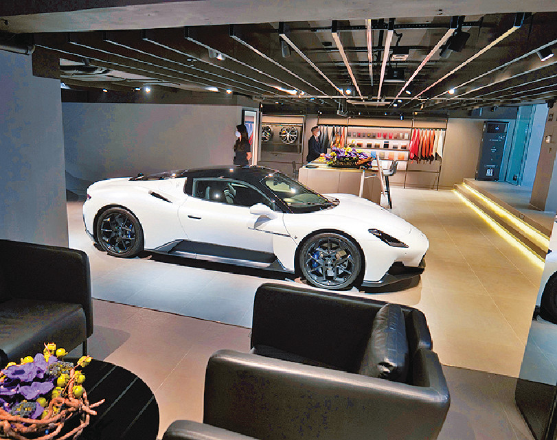■新店佔地八千方呎，可同時展示六輛新車。