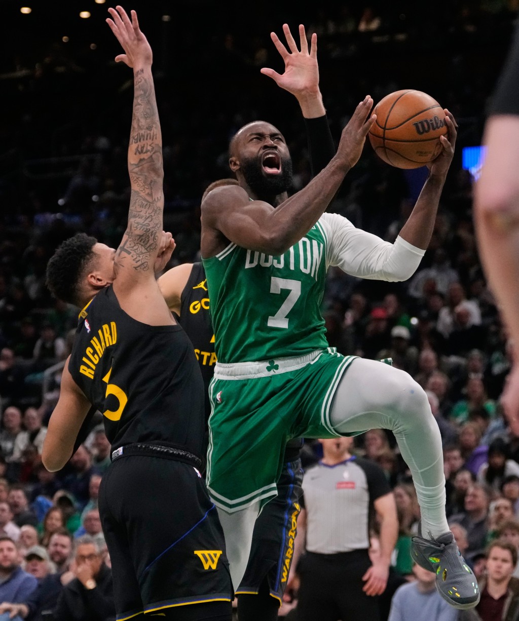 全場獨取32分的謝倫布朗和泰頓聯手帶領「綠軍」取得三連勝。美聯社