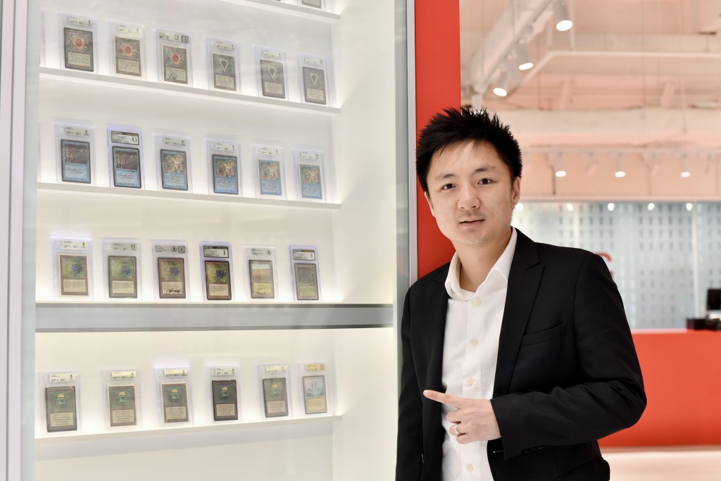 針對HKTCG的業務,鍾培生接受《星島頭條》專訪時歸納為三大核心:文化、收藏及零售,並直言「最快、最直接賺錢的一定是零售,零售賺了錢,資金先流出來,之後再將這個錢推到文化和收藏,慢慢做下去」。 針對HKTCG的業務,鍾培生接受《星島頭條》專訪時歸納為三大核心:文化、收藏及零售,並直言「最快、最直接賺錢的一定是零售,零售賺了錢,資金先流出來,之後再將這個錢推到文化和收藏,慢慢做下去」。