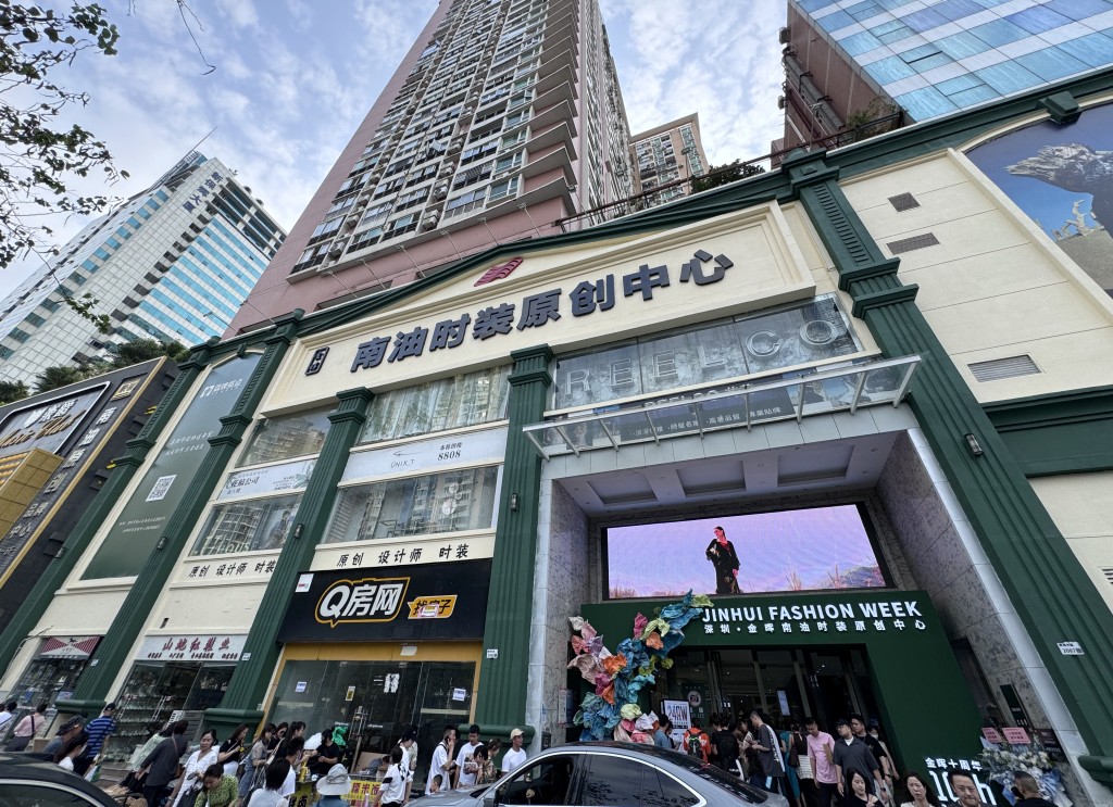 南油服装批发市场：又称「首尔东大门」 集原创设计品牌