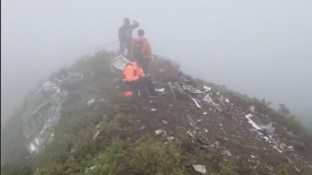 印尼漁業部巡察包機失事，尋獲飛機殘骸11人仍失蹤。 美聯社