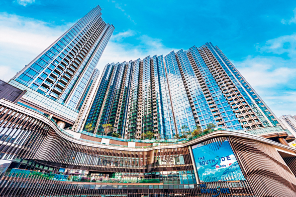 Blue Coast系列合共售出1185伙，套現逾216億元。