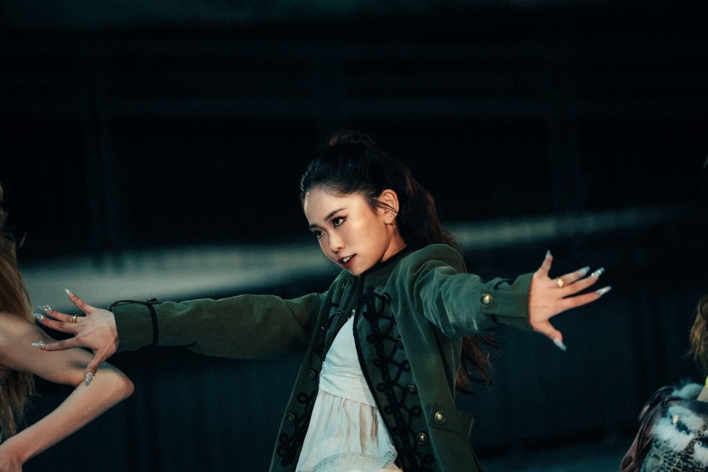 當中歌詞︰「I don’t swing for just anybody！」充滿態度！