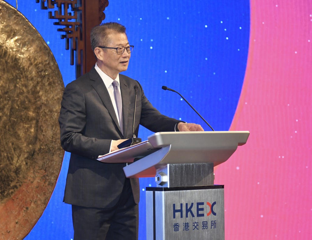 財政司司長陳茂波致辭指,寧德時代在港交所掛牌有兩個層面上的重要意義。 財政司司長陳茂波致辭指,寧德時代在港交所掛牌有兩個層面上的重要意義。