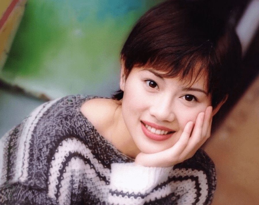 青春的美少女堅強的走着人生路！